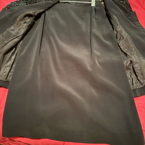 Elegant Black Skirt - Picture 1 of 6